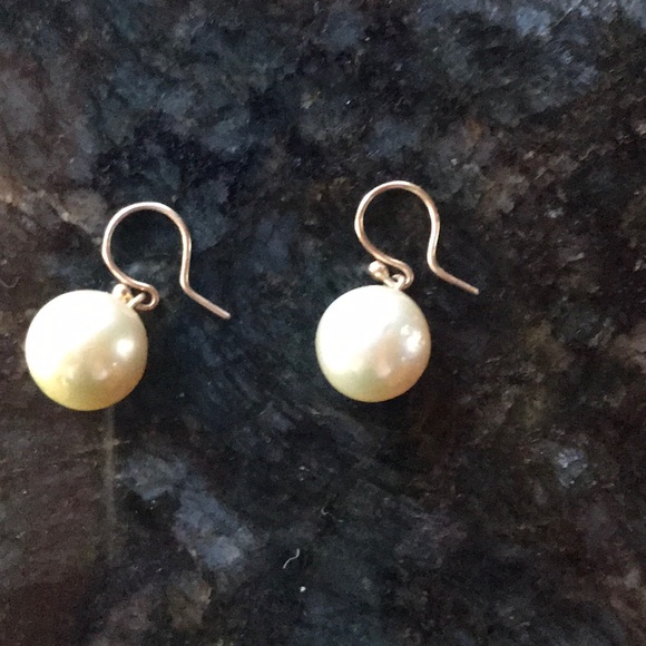 Jewelry - 14 karat and south sea pearl earrings🌺